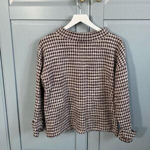 Ann Taylor houndstooth knit top
